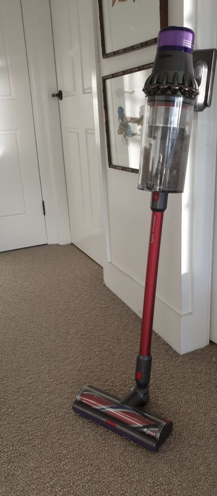 *LATEST RELEASE!!! Dyson V11 Outsize cordless vacuum Full-size bin. Full-size cleaner head. Twice the suction of any other cordless vacuum¹ (TOP OF T