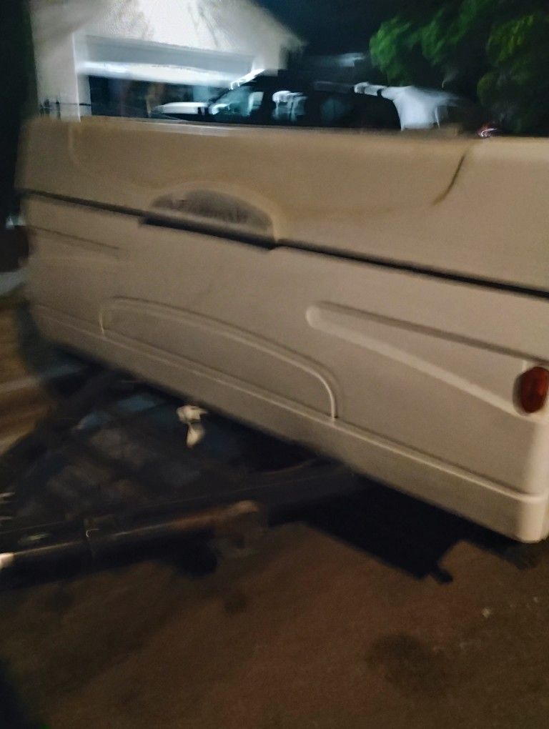 2005 Fleetwood Trailer