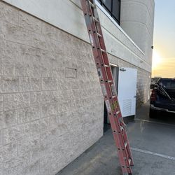 Werner 24’ Fiberglass Extension Ladder Type IA 300 lb D6224-2