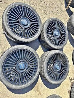 22” RANGE ROVER MULTI SPOKE GLOOS BAKCK WHEELS AND TIRE ON SALE