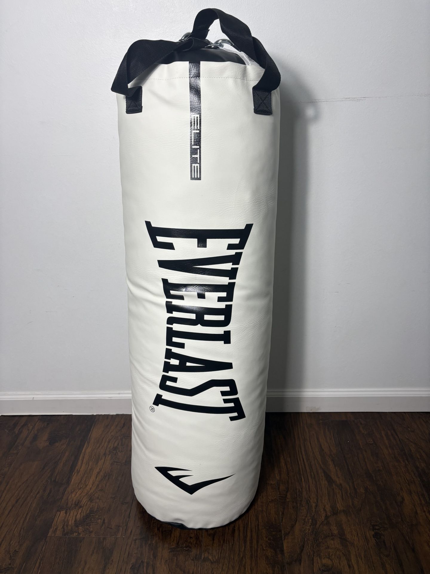 New Everlast Elite 2 80lbs White Punching Bag With Mount