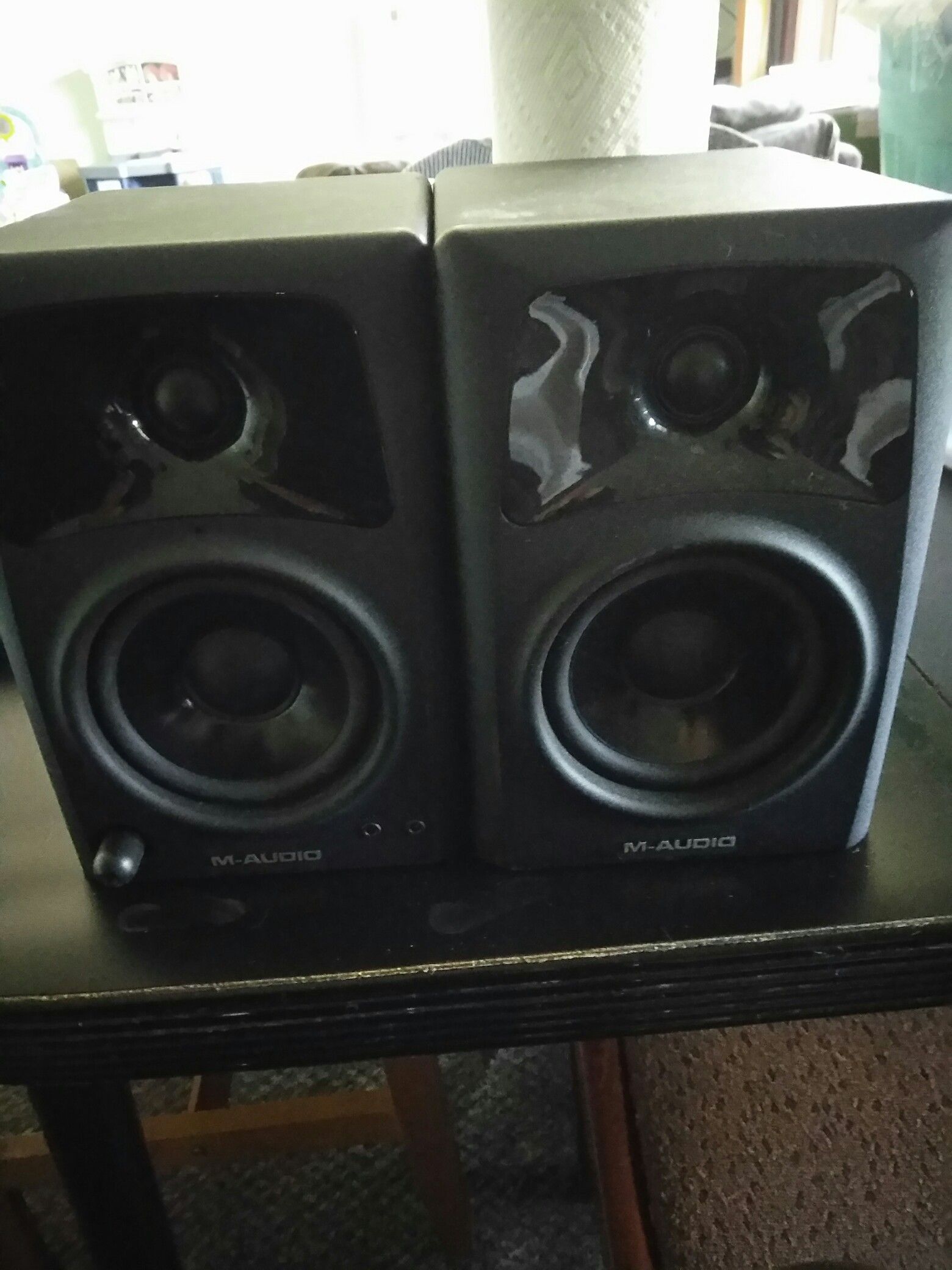 M - audio speakers