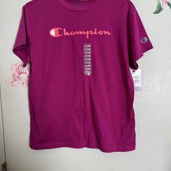 New Women's T-shirts Size Medium Still With Tags 