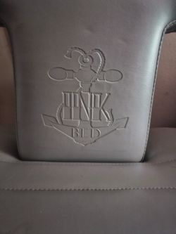 Tattoo chair
