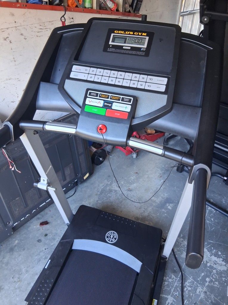 Nice Clean Working Golds Gym Treadmill