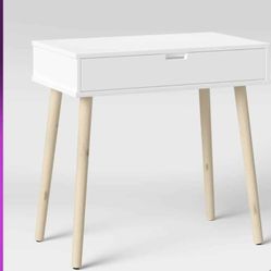 (BRAND NEW) Pillowfort modern kids desk (white)