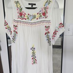 Romeo + Juliet Couture embroidered Dress