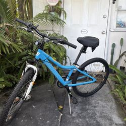 DIAMONDBACK 24 CYAN MOUNTAIN BIKE