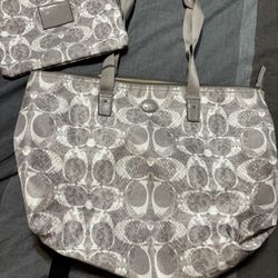 Like New Large Coach Tote/handbag W Pouch