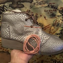 Toms Wedges Size 5.5