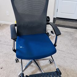 Gaming Chair With Leg Rest Pullout