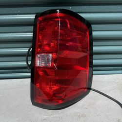 2014-2019 Chevy Silverado 1(contact info removed) 3500 Passenger Side Tail Light Brake Lamp