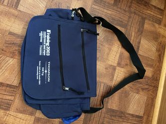 Shoulder bag with multiple pockets