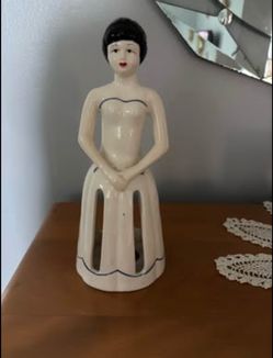 Vintage Ceramic Handkerchief or Napkin Holder. **READ BELOW (Johnstown Ohio)