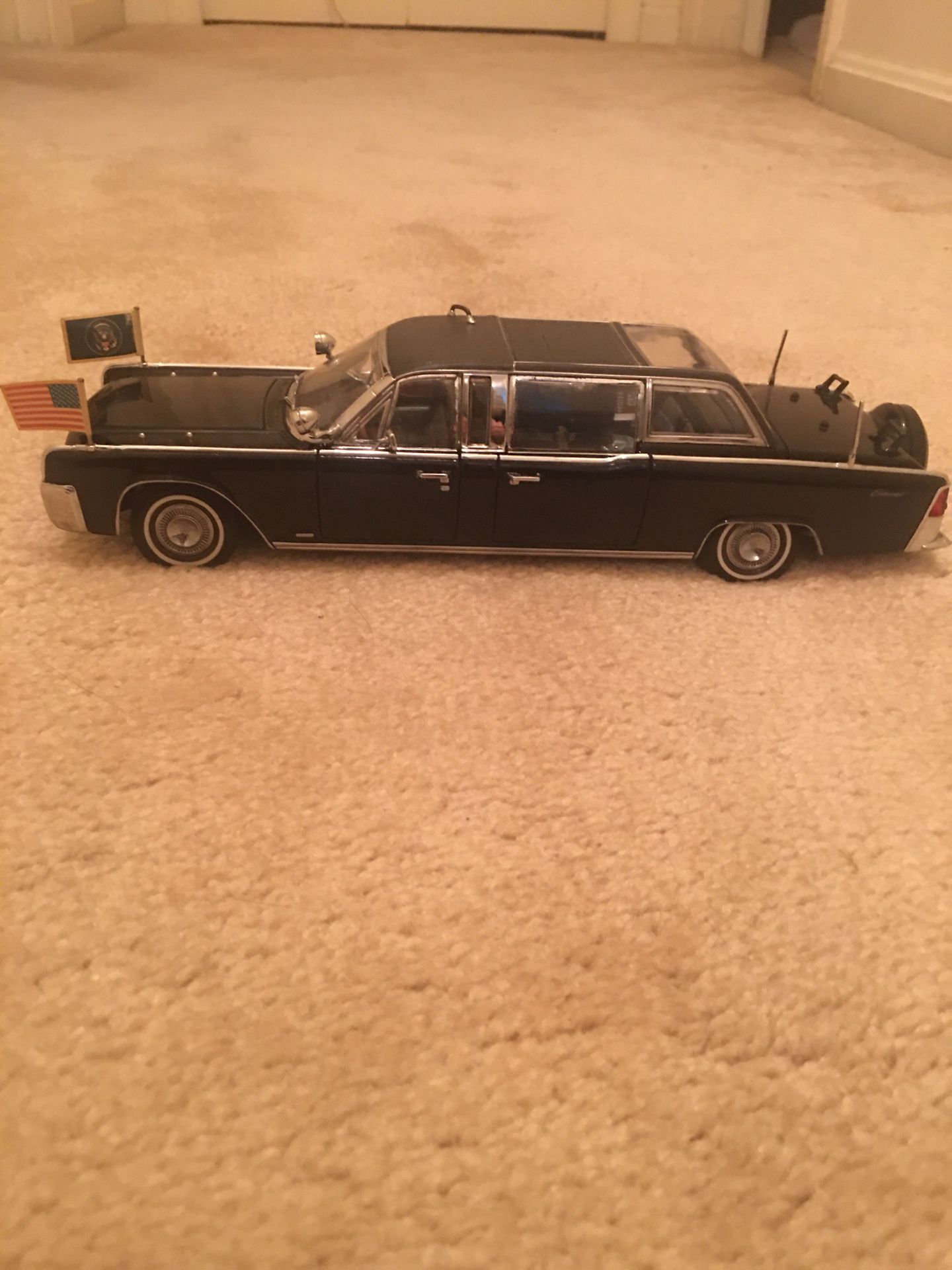 1961 Lincoln presidential limo 1/24 scale