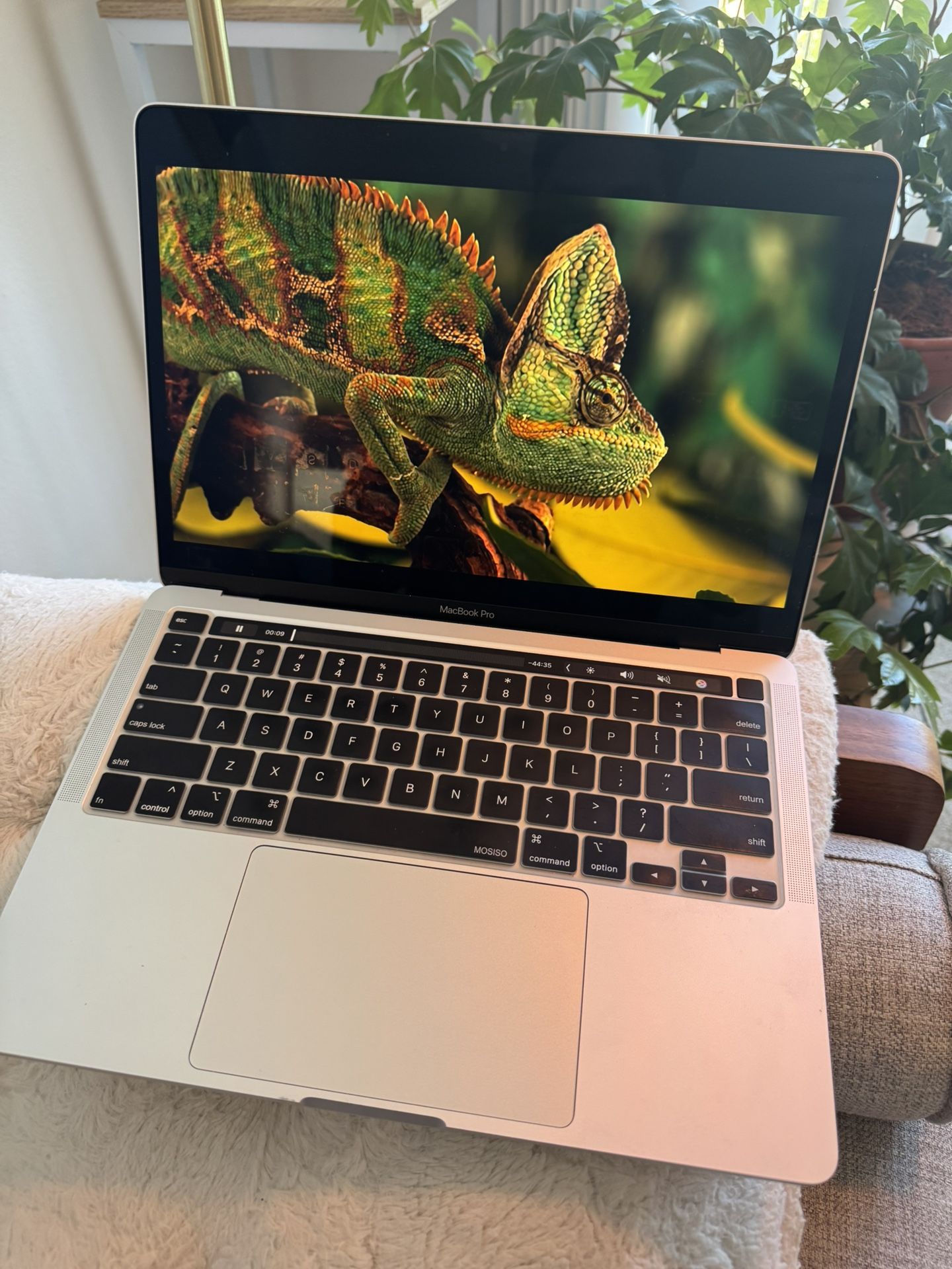 MacBook Pro 13.3" Laptop - M2 chip Built for Apple Intelligence - 24GB Memory - 1TB SSD - Silver