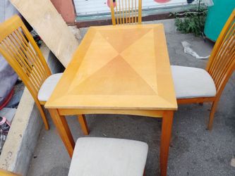Comedor de 4 sillas