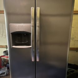 Selling Fridge Washer And dryer 500$