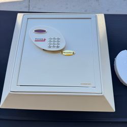 WesternSky Privacy Wall Safe