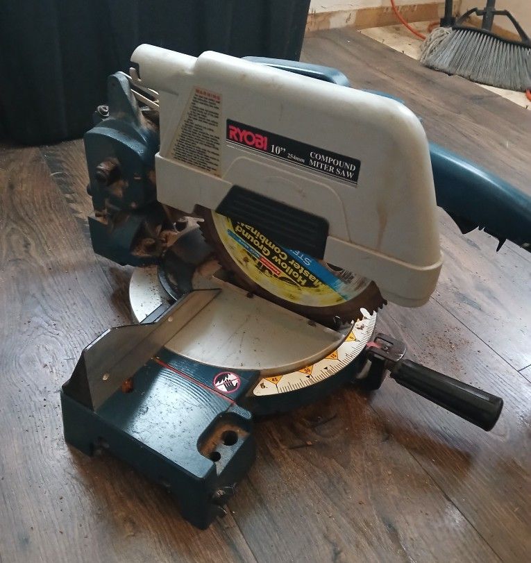 Ryobi 10in. Compound Miter Saw