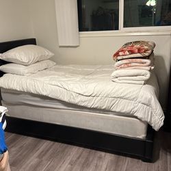 Twin Bed w/mattress & Box spring