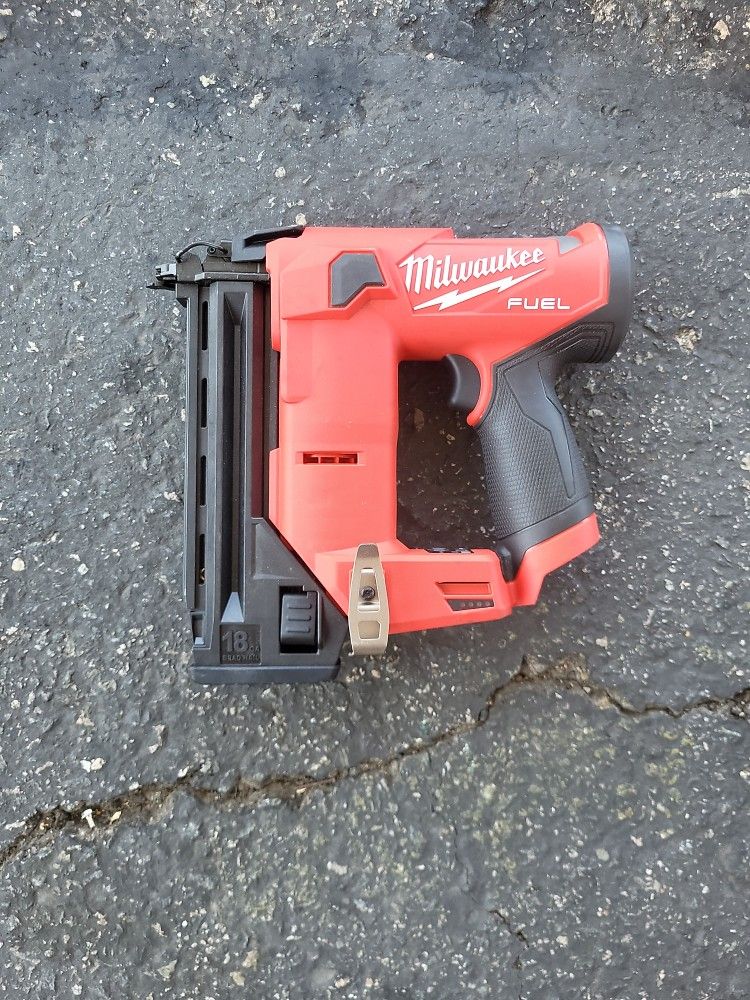 Milwuakee 16 GA Compact Brad Nailer Cat. No. 2541-20