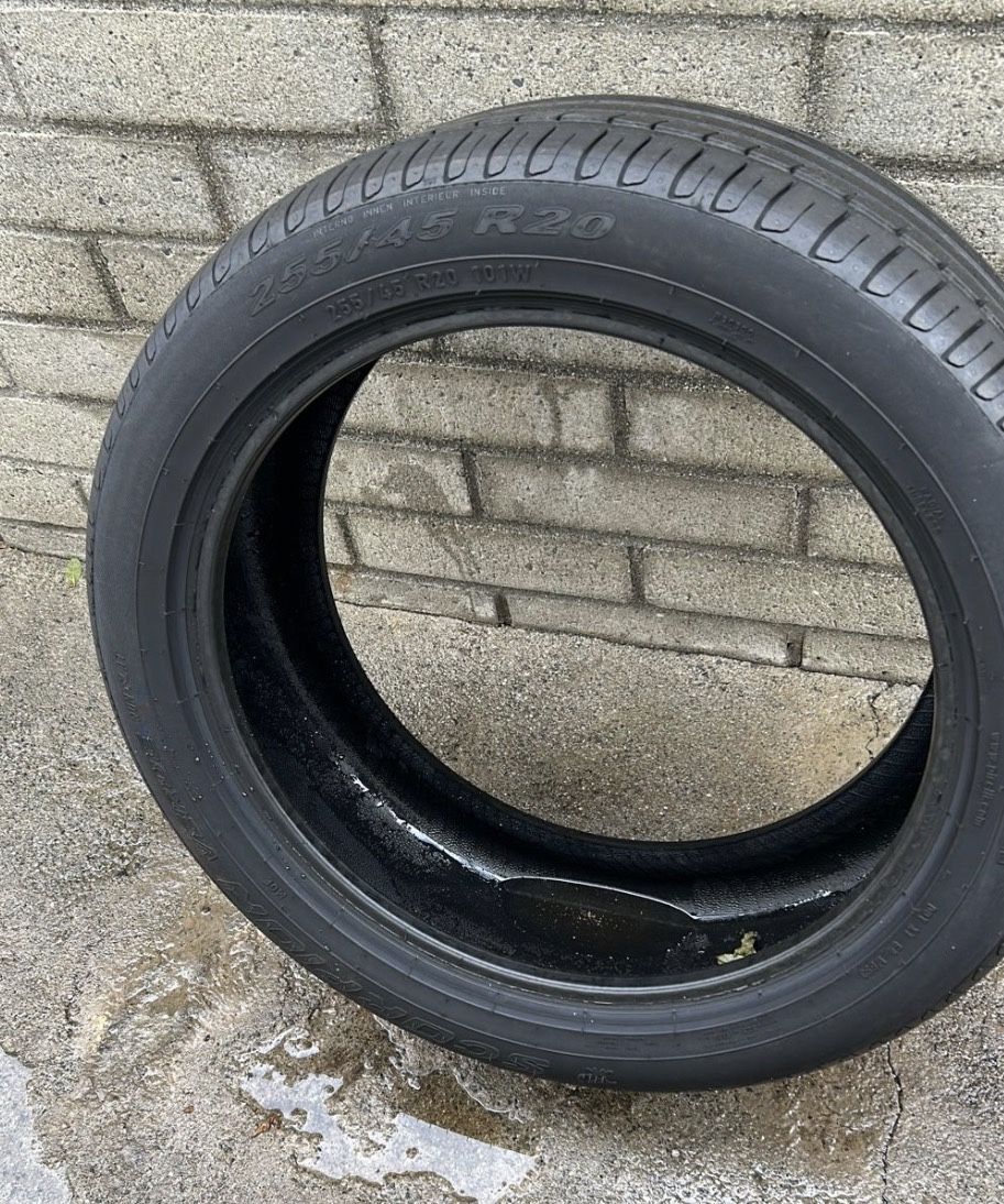 255/45R20 Pirelli Scorpion Verde