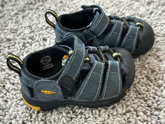 KEEN Water Shoes Toddler Size 4