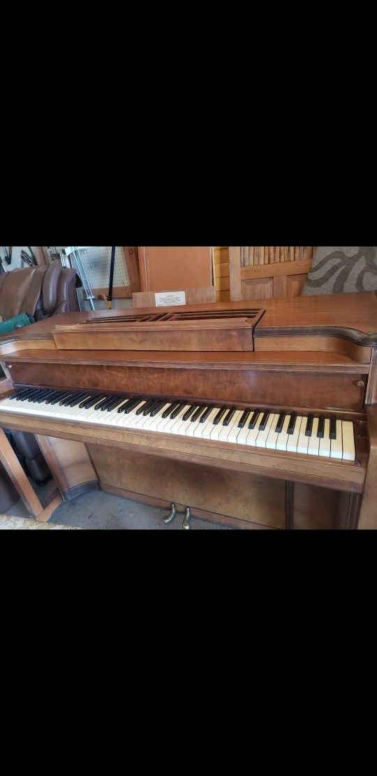 Story And Clark Piano