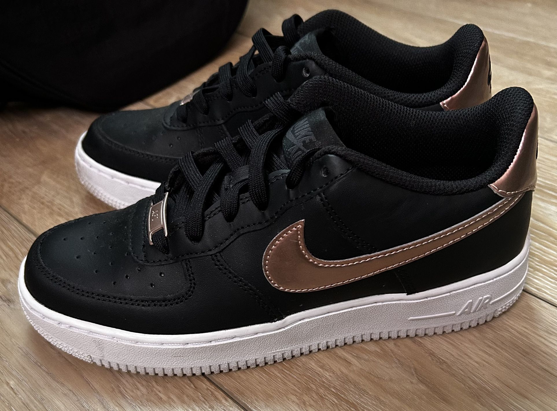 Nike AF 1 Metallic Rose Gold 