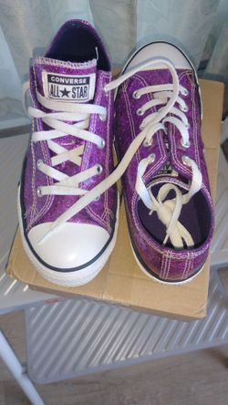 Available to it says sold!!  PINK MAGENTA CONVERSE ALL STAR MEN'S SIZE 4 WOMEN'S SIZE 6 IN EXCELLENT MINT CONDITION  best offer accepted pick up in Fa