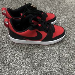 NWT BLACK & RED NIKE DUNK