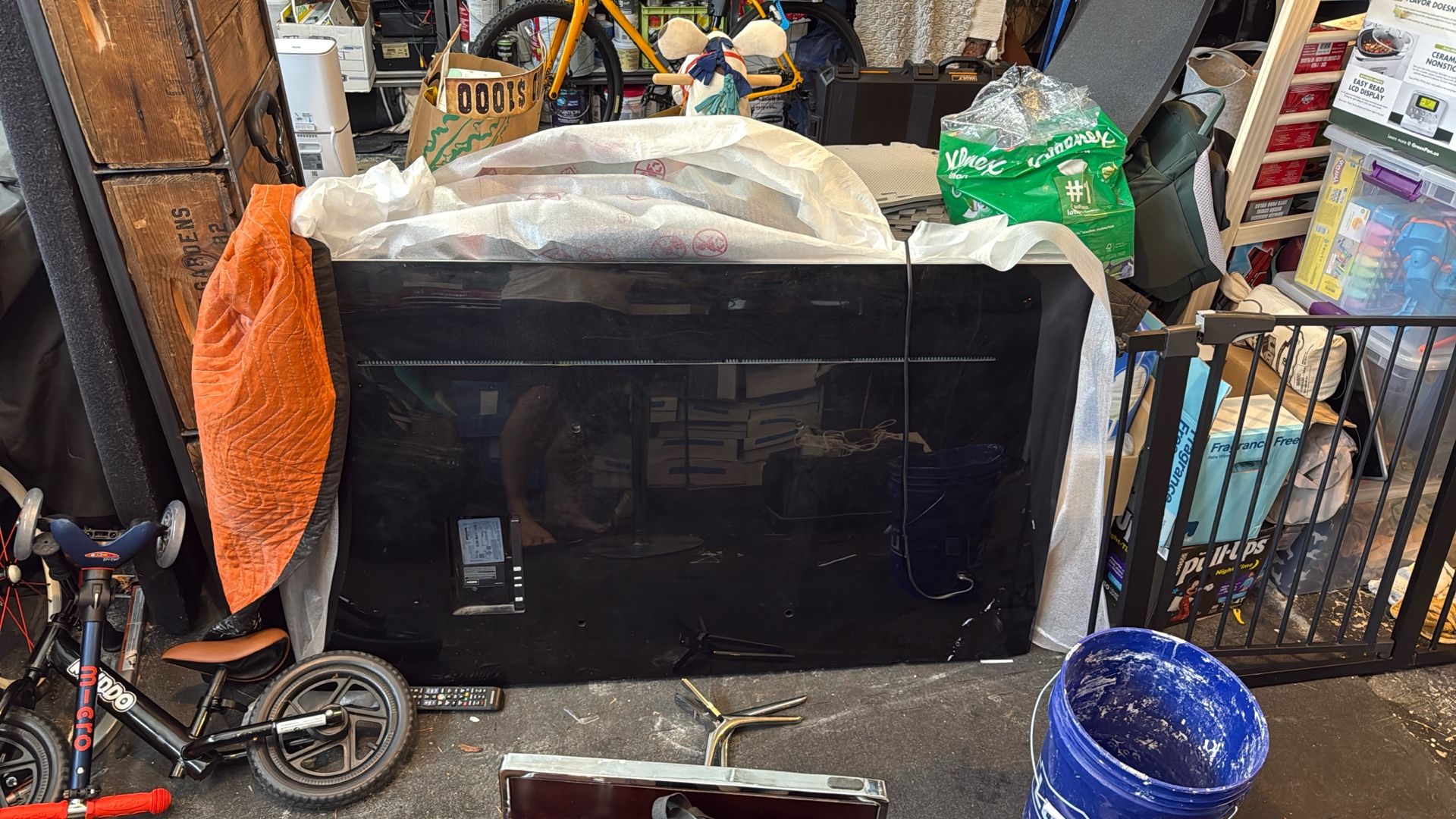 Free Broken Samsung 65 In TV UN65KS8000