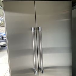 42” Thermador Built-in Refrigerator