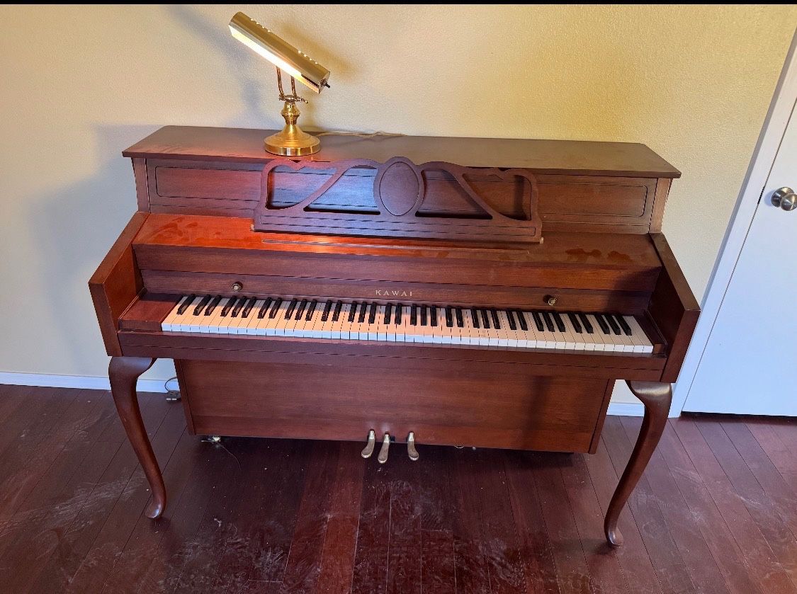 Brown Kawai Piano For Sale 