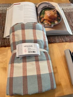 Tablecloth 90”x60” Like New