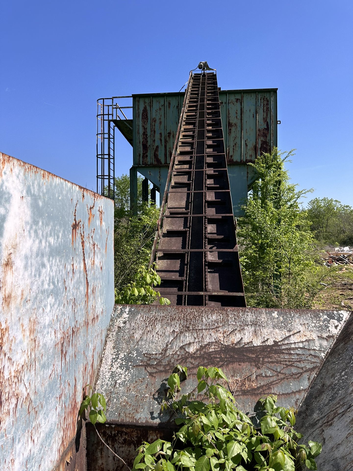 Giant Steel Hopper, Conveyor & Wood Grinder.