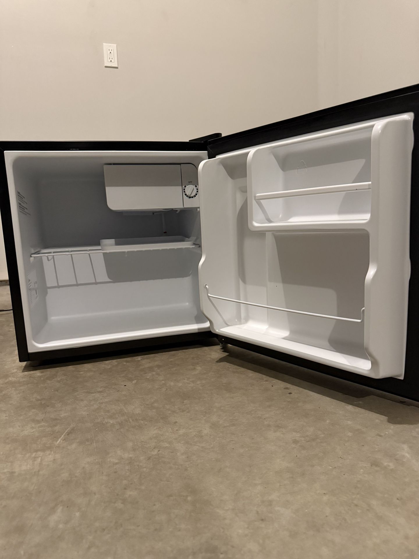 Midea Mini Fridge