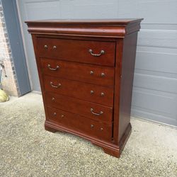 Dresser 