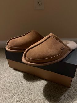 UGG Men’s Scuff Suede House Slippers