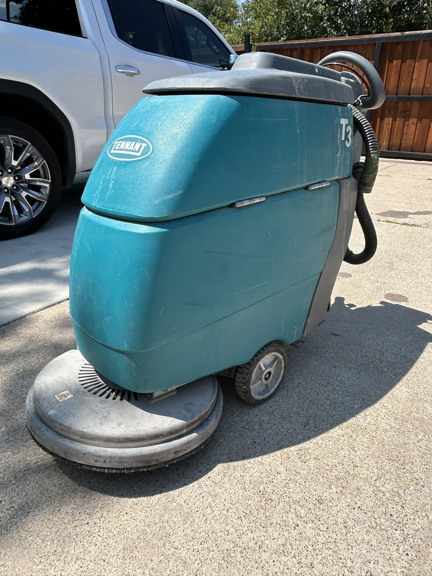 Tennant T3 Floor Scrubber 20in