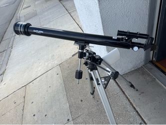 Meade Saturn 60mm Refractor with 3 Eyepieces