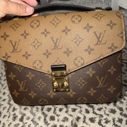 Louis Vuitton Pochette Matis 