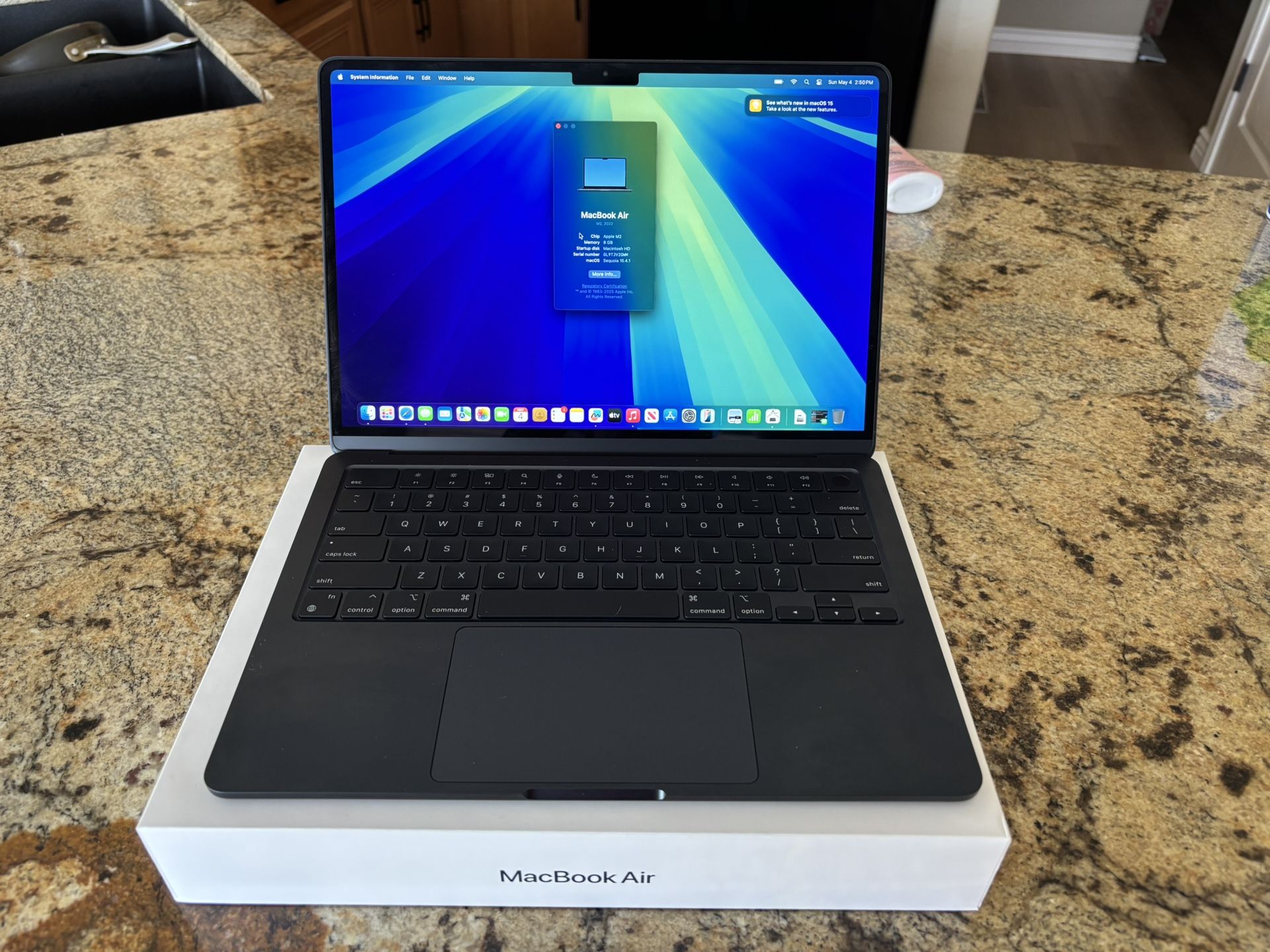 2022 MacBook Air M2, 512gb SSD 8gb Ram
