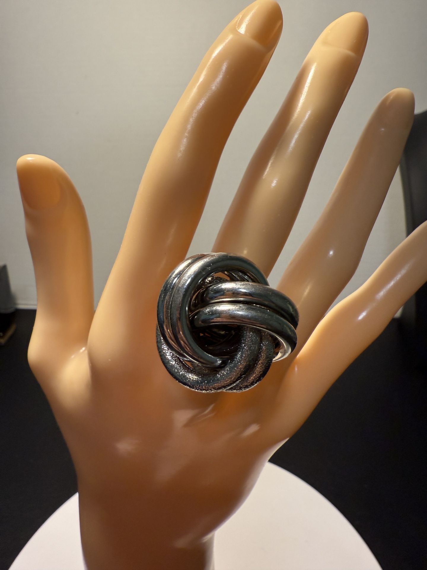 Vintage 1980s Silver Large Knot Dome Tie Twist Ring Sz 7.5