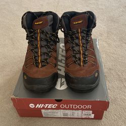 Used, But In Great Condition Hi-Tec Brown hiking shoes (Size9)