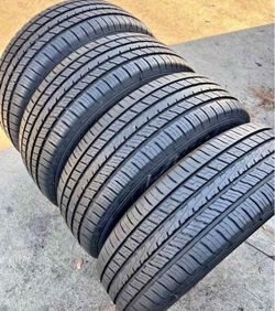 235/55/19 Vendo Set de Tires. Con 70% de vids las 4