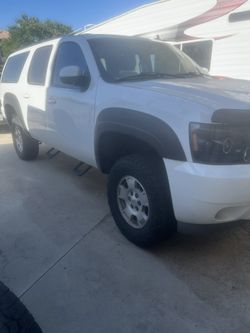 4x4 Suburban