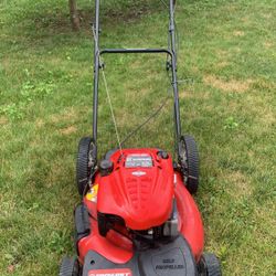 TROY-BILT SELF PROPELLED MOWER 