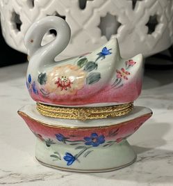 Formalities by Baum Brothers swan trinket box